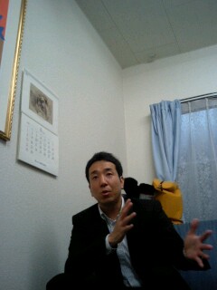 奥行きの広い山本次長.jpg